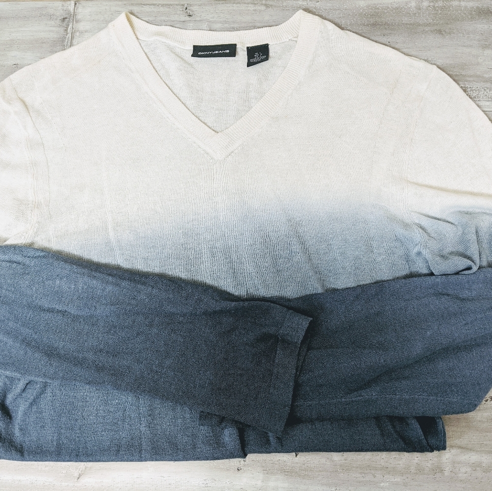 Men's DKNY light Sweater, Size L